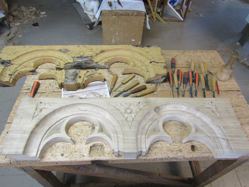 Reconstruction des sculptures sur bois du clocher de l'église Jérusalem à Bruges